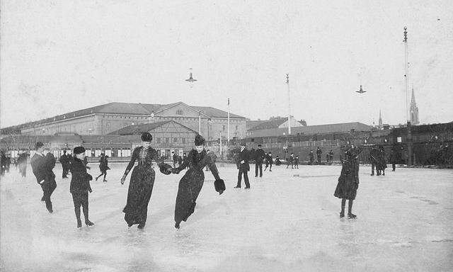 Eislaufen um  1890: Der Eislaufverein an seinem ersten Standort (heute Wien-Mitte). Im Hintergrund die Lagerhalle des Hauptzollamts, rechts die Pfarrkirche St. Othmar unter den Weißgerbern.