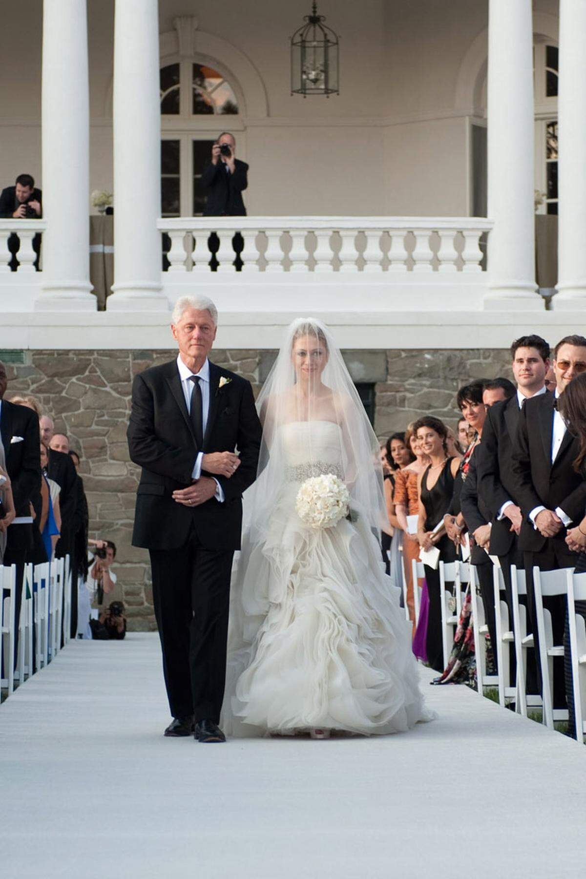 Das Brautkleid der ehemaligen First-Daughter Chelsea Clinton wurde von der Stardesignerin Vera Wang designt.