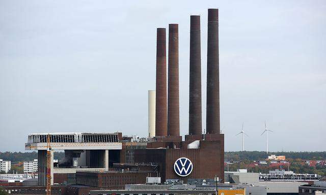 Wolfsburg Niedersachsen Wolfsburg, 26.09.2019, Rathaus, Panorama Blick auf Volkswagen Werk, Das Heizkraftwerk Wolfsburg