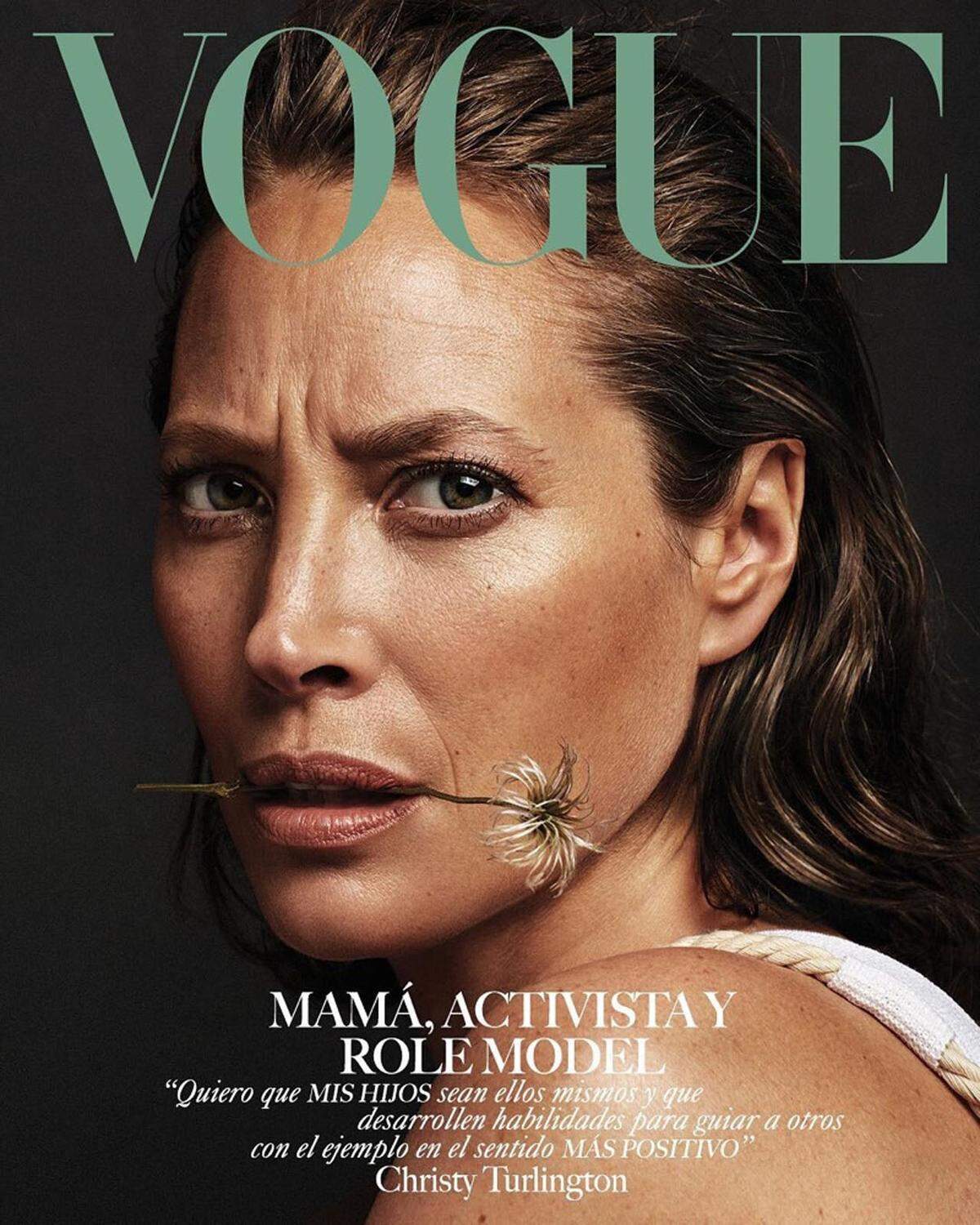 Kaum gealtert scheint auch  Christy Turlington auf dem Mai-Cover der mexikanischen "Vogue" zu sein. Und das, obwohl man die Falten nicht wegretuschiert hat.