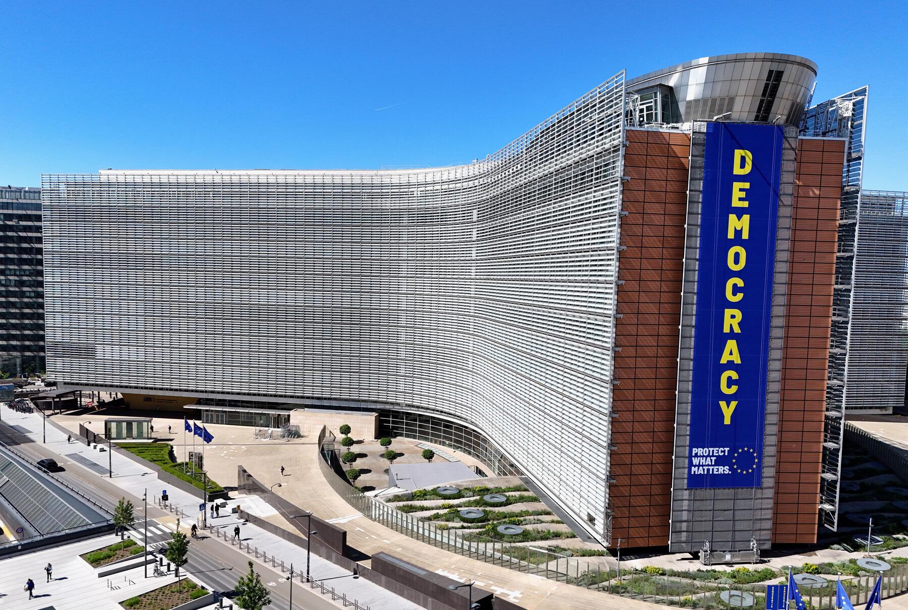 Brussels plaza a monument to political folly