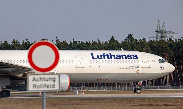 Der vor einem Monat gestorbene Milliardär Heinz Hermann Thiele hat offenbar noch vor seinem Tod seine Beteiligung an der Fluggesellschaft Lufthansa reduziert.