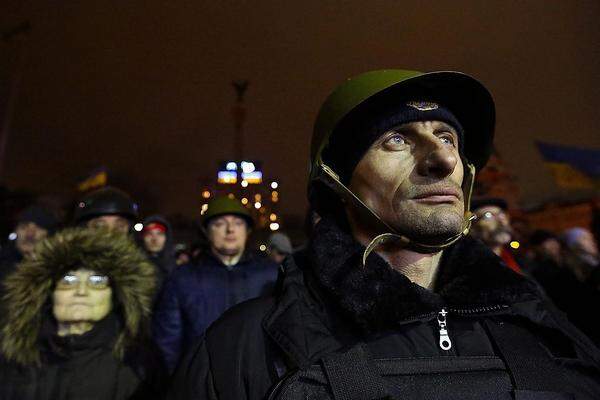 Rechenschaft ablegen auf dem Maidan: Regimegegner hören in der Nacht auf Freitag zu, was die Oppositionsführer von den Verhandlungen mit Präsident Janukowitsch zu berichten haben.