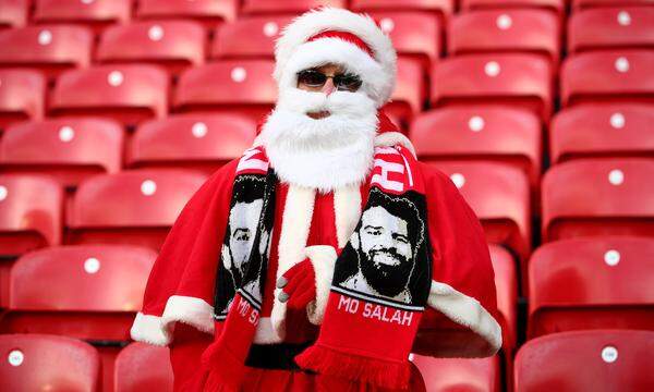 Der Weihnachtsmann, auf der Insel als Father Christmas bekannt, wird auch dieses Jahr in Englands Stadien zu sehen sein.