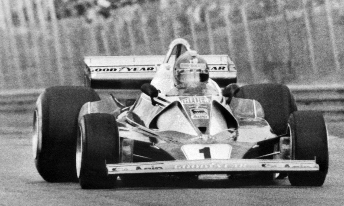 Niki Lauda startete seine Formel-1-Kariere für March-Ford, freilich: beim GP von Österreich. 1974 engagiert ihn Enzo Ferrari - 1975 folgt der erste WM-Titel.
