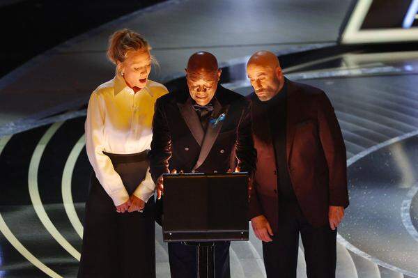 Die Pulp-Fiction-Reunion (Uma Thurman, Samuel L. Jackson und John Travolta) kündigte etwas an, was wohl Oscar-Geschichte werden wird: Die Auszeichnung für Will Smith.