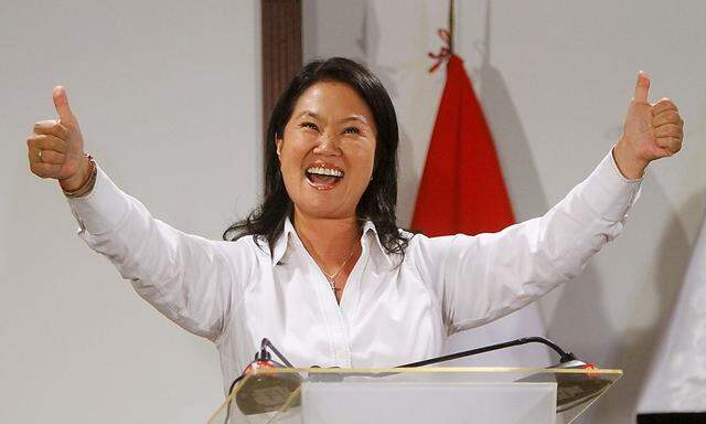 Keiko Fujimori freut sich über ihren Erfolg im ersten Wahlgang