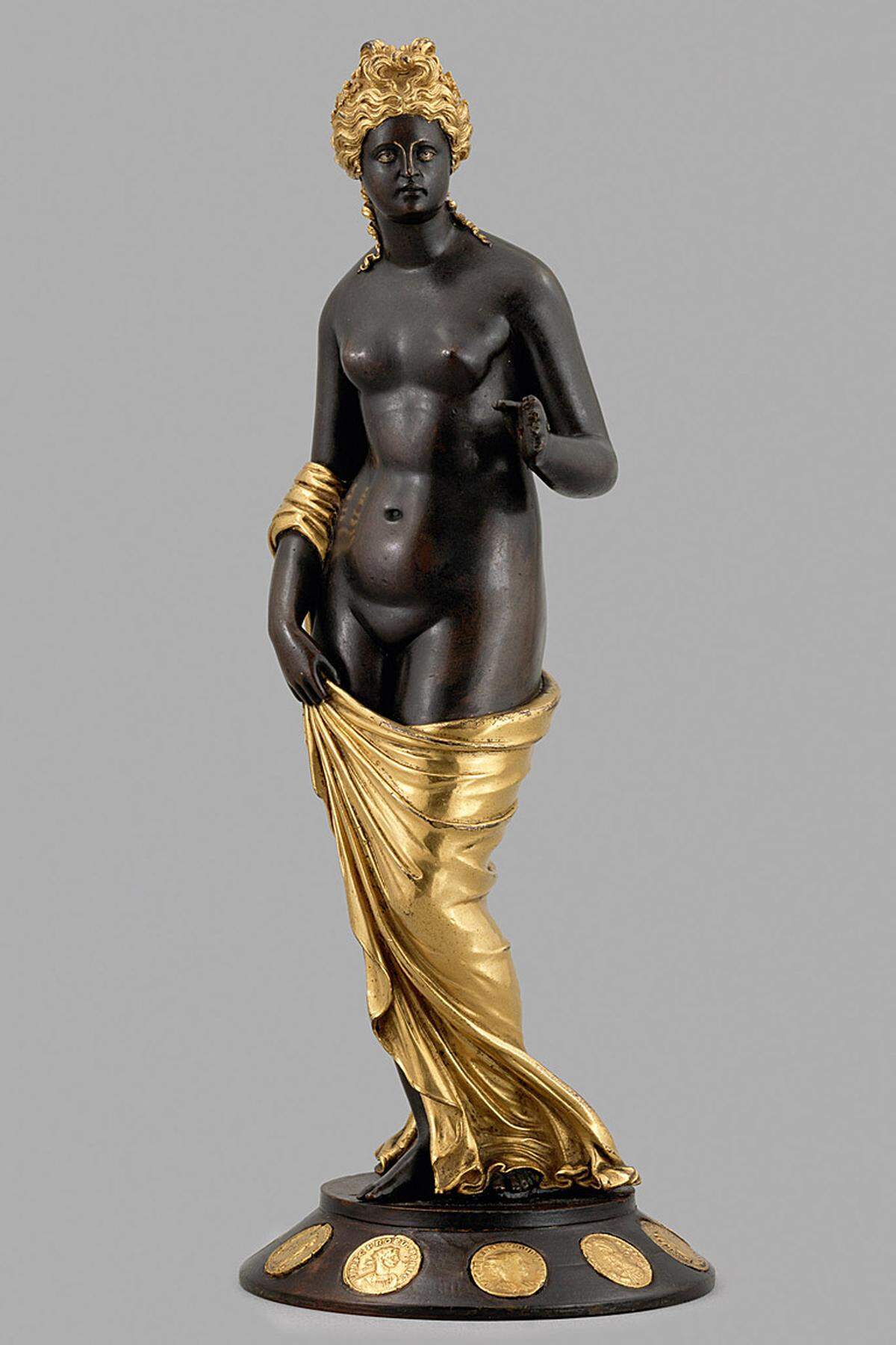 "Venus felix" von Pier Jacopo Alari-Bonacolsi, gen. Antico um 1500, Mantua Bronze, teilweise feuervergoldet; Basis: Lindenholz mit eingelegten römischen Münzen (c) KHM