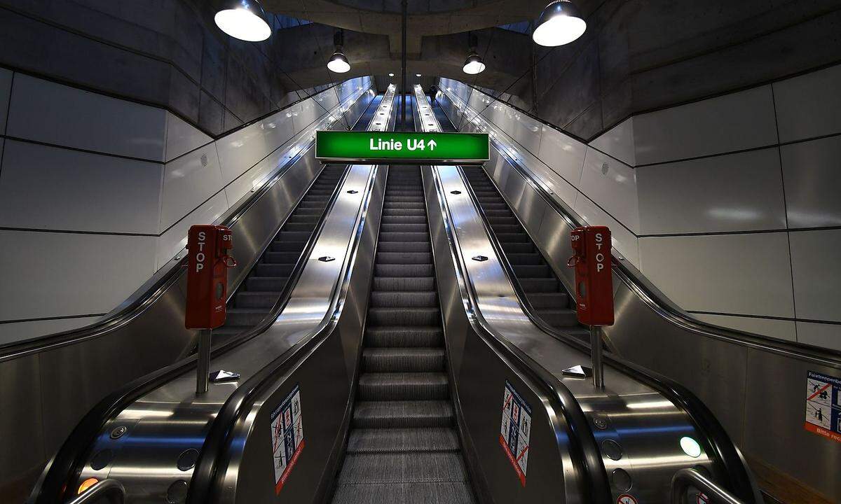 Wo sonst Tausende Menschen täglich umsteigen, war im Lockdown niemand zu sehen: Die verlassene U-Bahn-Station Schottenring.