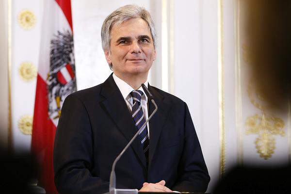 "Einige sind ausgebildete Komiker, andere auch unfreiwillige", kommentierte SP-Bundeskanzler Werner Faymann den Ausgang der Italien-Wahl. Europaweit müsse man jedenfalls jene stärken, "die etwas vorhaben". "Alles, was die konstruktiven Kräfte in einem Land stärkt, hilft in Europa", sagte er.