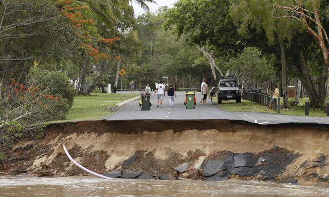  „Katastrophale“ Schäden gibt es in Queensland, Brisbane und in der Region Gold Coast. Der Wetterdienst warnt vor weiteren „sehr gefährlichen Gewittern“.