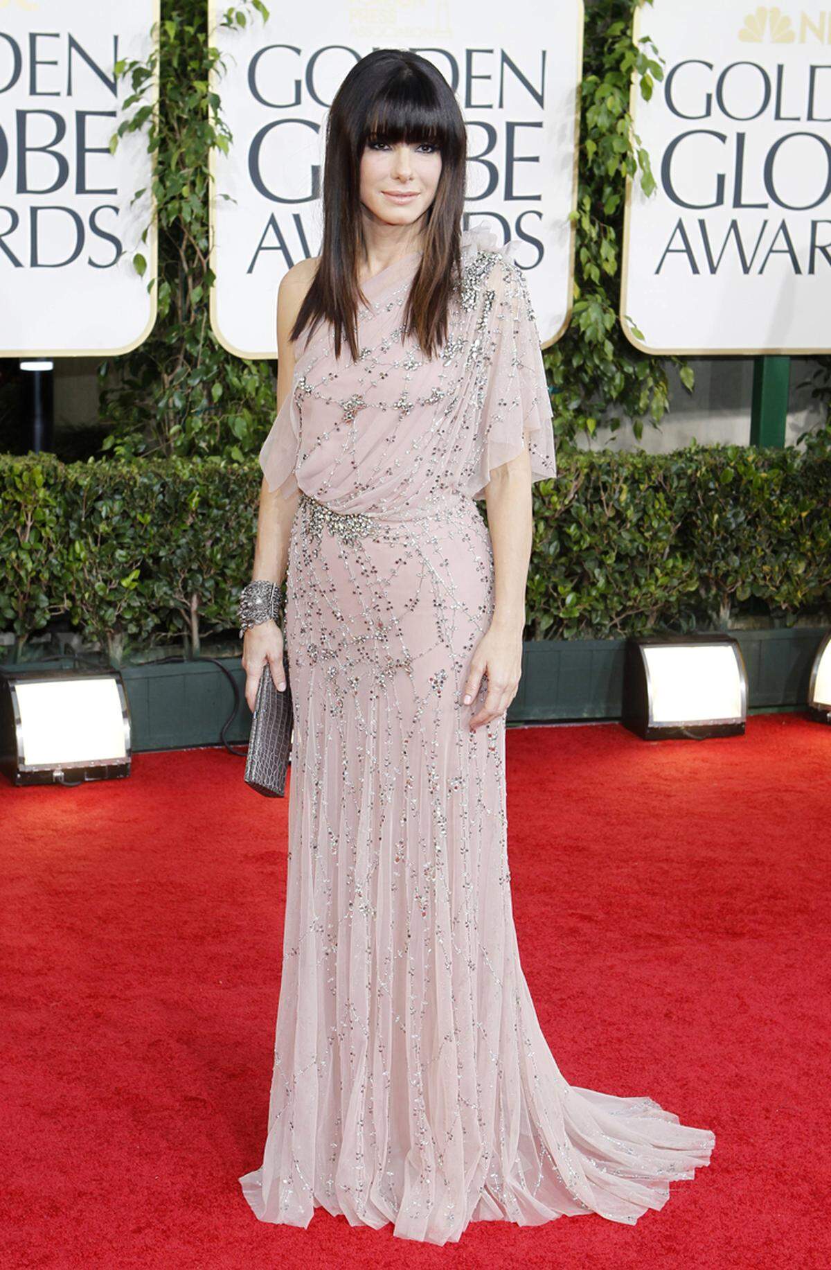 Oscar-Gewinnerin Sandra Bullock in einem Traum aus Rosa.