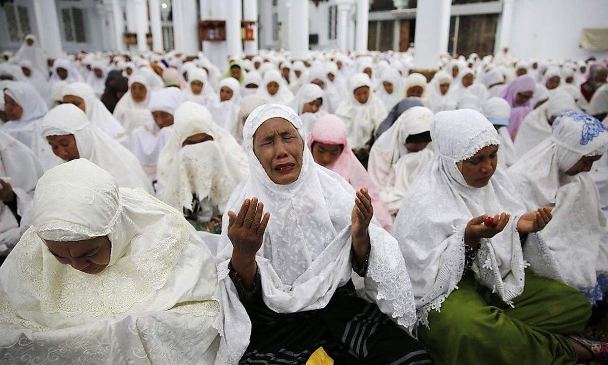 Trauer um die Opfer des Tsunamis vom 26. Dezember 2004 - hier in einer Moschee in Banda Aceh in Indonesien.