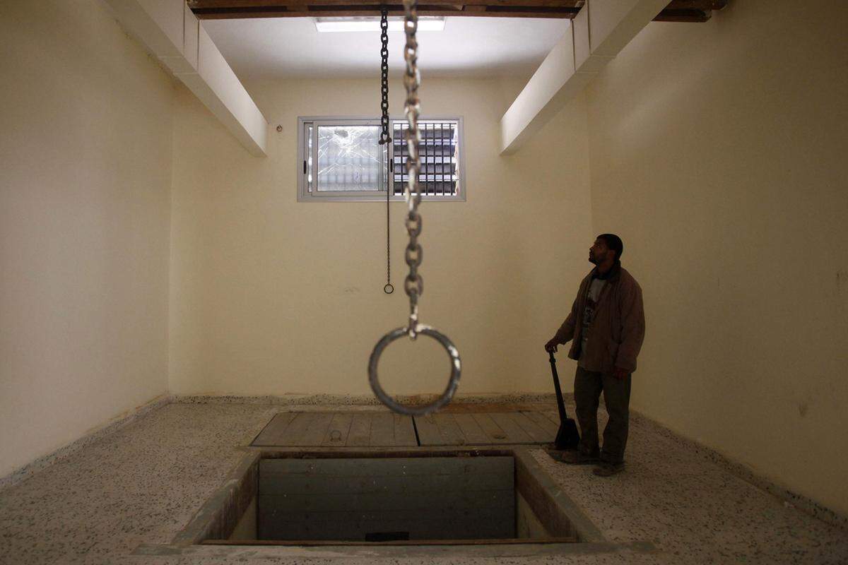 Spuren des Terror-Regimes: Das Gefängnis in der ''befreiten'' Stadt Bengasi.