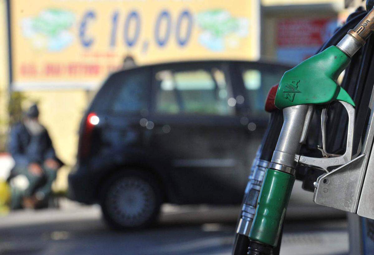 Bei vielen Tankstellen in Italien geht der Treibstoff aus.