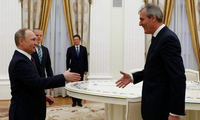 OMV-Chef Rainer Seele traf am 28. April Präsident Putin im Kreml und lud ihn zur Feier der „goldenen Hochzeit“ nach Wien ein.
