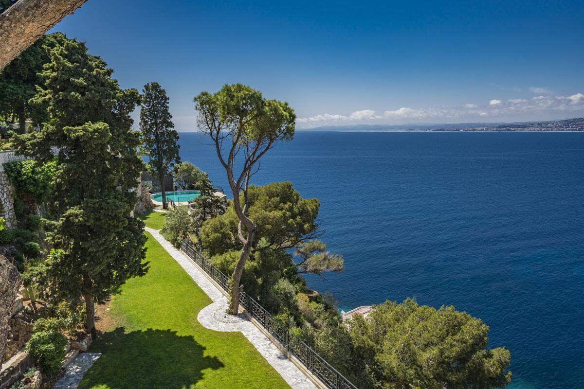 Die Villa am Cap de Nice mit Blick auf Nizza und das Meer steht jetzt für 33,87 Millionen Dollar zum Verkauf.