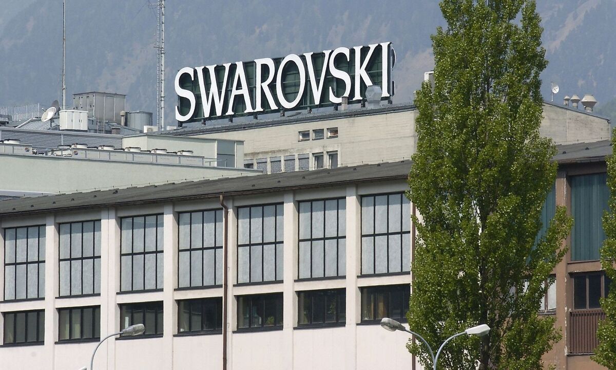 Das in Wattens beheimatetet Unternehmen wurde 1895 vom Glasschleifer Daniel Swarovski gegründet. Nicht nur die  Kristallwelten mit jährlich etwa 700.000 Besuchern ziehen an, auch das Unternehmen ist im Fokus der heimischen Studenten. Immerhin konnte sich das Familienunternehmen im Ranking um drei Plätze verbessern. (Ingenieure/IT: Platz 49)