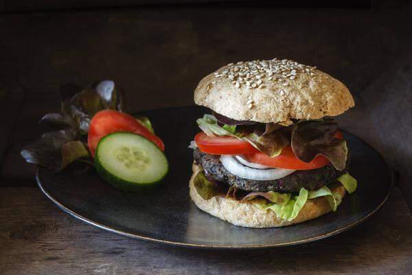 Fast Food wie Burger erleben ebenfalls ein Comeback, allerdings in der gesunden Variante. Schnell und hochwertig sollen dabei kein Widerspruch mehr sein.