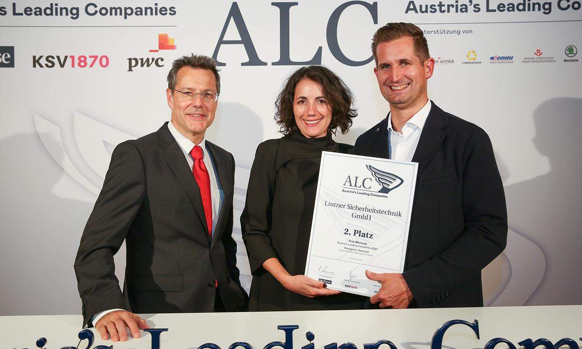 "Presse"-ALC-Leiter Hans Pleininger mit dem Lintner-Sicherheitstechnik-Unternehmerpaar Manuela und Markus Lintner.