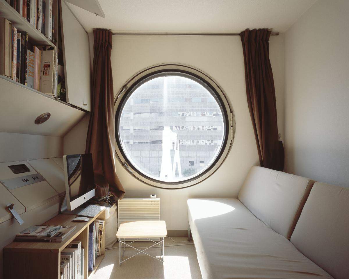 Noritaka Minami, A504 I (Nakagin Capsule Tower), Tokio, Japan, 2012.