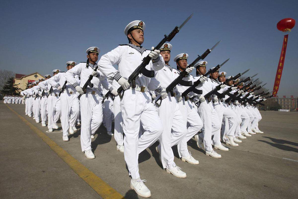 China ist laut dem SIPRI-Institut in den Kreis der fünf größten Waffenhändler der Welt aufgestiegen - die Bestellungen kommen vor allem aus Pakistan. Zum ersten Mal seit 20 Jahren gibt es damit einen Wechsel in der Gruppe der Top fünf der Exporteure. Bisher hatte China auf Platz acht gelegen.