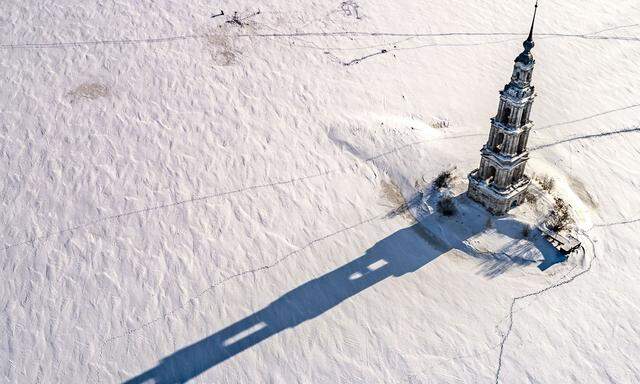 Die russische Provinz ist längst nicht so beschaulich, wie es aus der Ferne scheint. Im Bilde in Glockenturm nahe dem Städtchen Kaljasin im Gebiet Twer.
