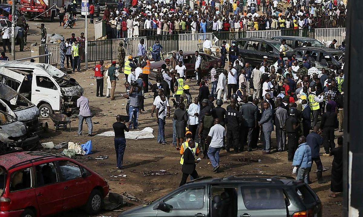 Nach einem Anschlag auf einen Busbahnhof in der Nähe der Hauptstadt Abuja (April 2014)