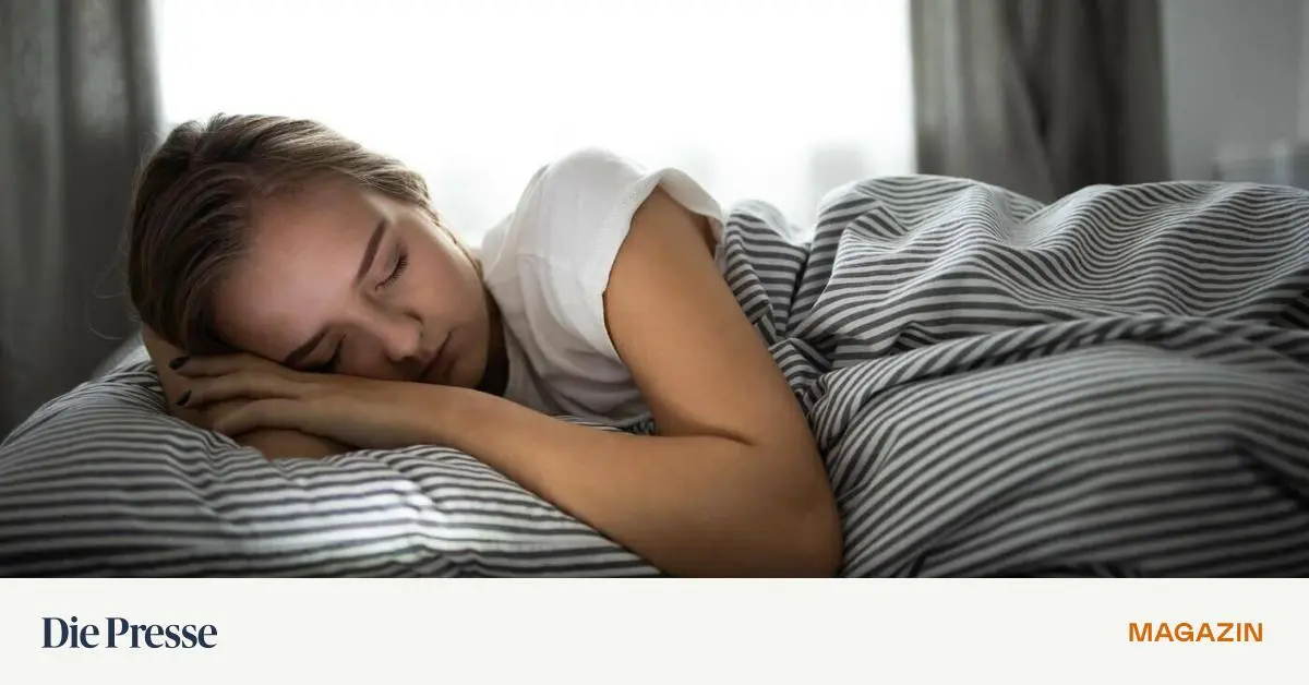 Beim-Bettenbeziehen-verletzt-Keine-Entsch-digung-f-r-Frau-premium-