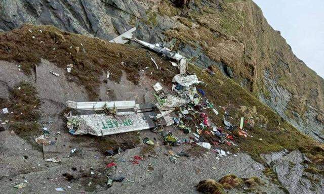 Die Absturzstelle des Flugzeugs in Nepal.