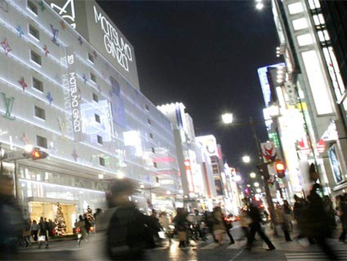 In Tokio liegt die Ginza-Einkaufsstraße. 747 Euro Miete kostet dort ein Quadratmeter Geschäftslokal pro Monat.