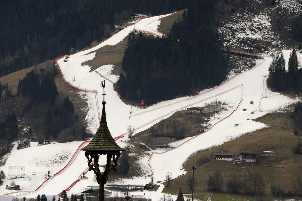 Besonders kritisch präsentierte sich der Hausberg. Dieser Abschnitt ist dem Föhn extrem ausgesetzt, weshalb auch eine Umleitung über den Ganslernhang diskutiert wurde.