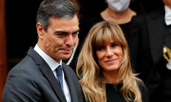 Archivbild aus dem Jahr 2020: Spaniens Regierungschef Pedro Sánchez und seine Frau Begoña Gómez.