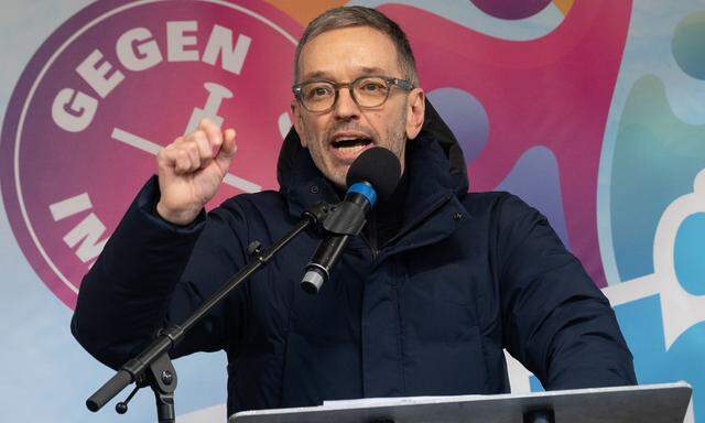 Nach der Demo am 9. Jänner in Innsbruck sieht sich FPÖ-Chef Herbert Kickl mit einer Verwaltungsanzeige konfrontiert.