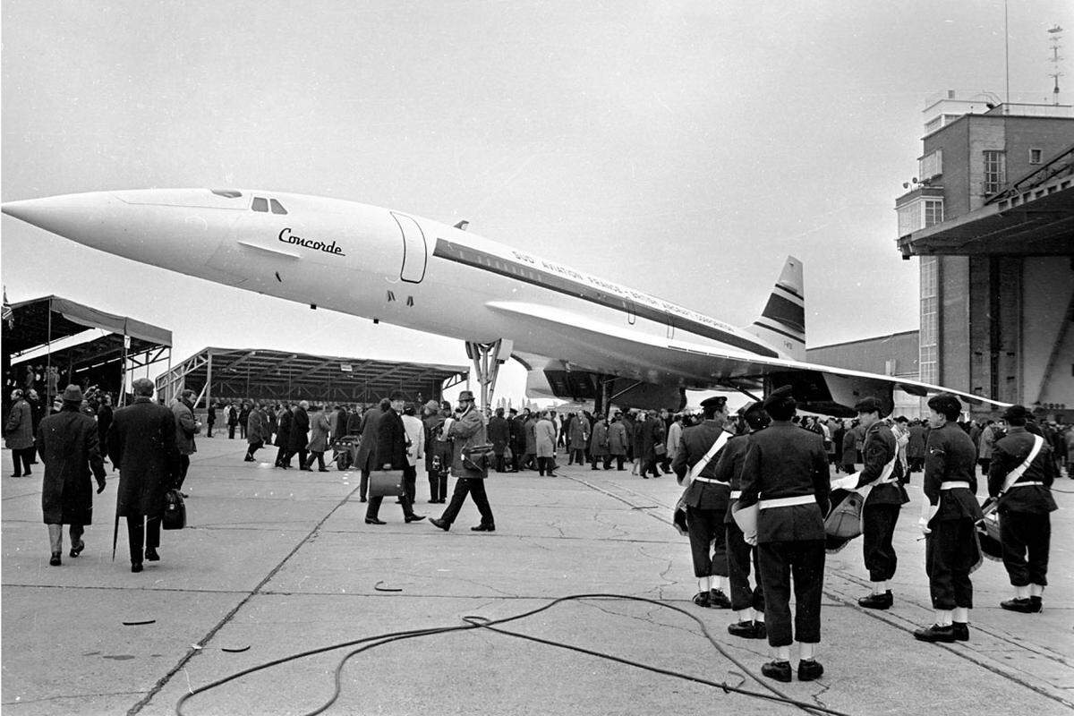 Nach dem erfolgreichen Prototyp-Flug orderten bis 1970 16 Fluggesellschaften weltweit 74 Concordes. Doch die Wirtschaftskrise machte der Euphorie ein Ende: Sie ließ die Ölpreise in die Höhe schnellen, weshalb sich Pan AM 1973 dazu durchrang, seine Bestellung von sieben Concorde-Flugzeugen zu stornieren. Weitere Kunden folgten.  