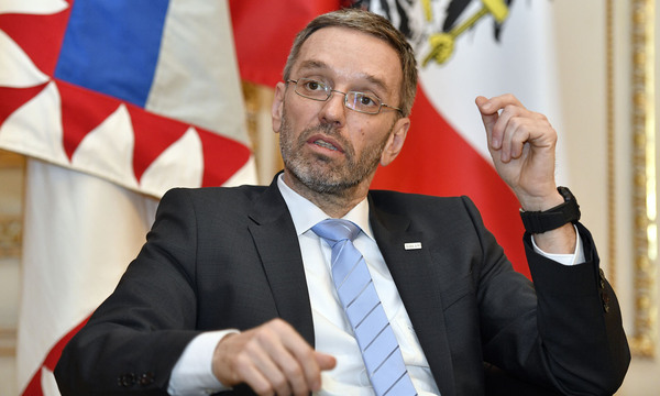 FPÖ-Innenminister Herbert Kickl wird auch Armenien und Benin auf die Liste setzen. Asylanträge von Bürgern dieser Staaten werden im Schnellverfahren behandelt.