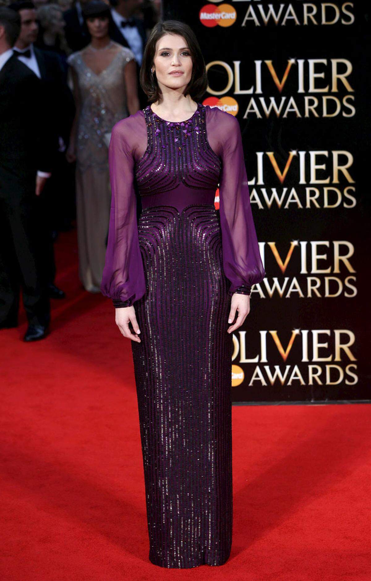 Schauspielerin Gemma Arterton funkelte auf dem roten Teppich den Fotografen in einer Robe von Jenny Packham entgegen.