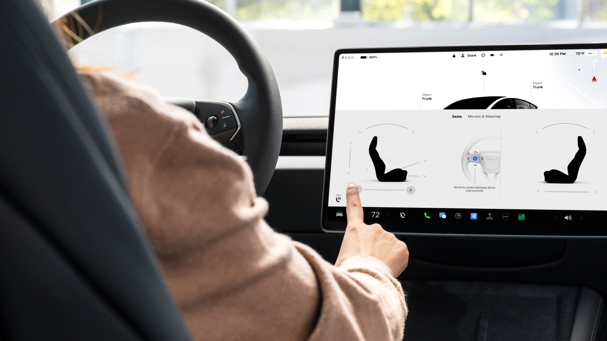 Dans la norme Model 3, le réglage du siège se fait via l’écran tactile.