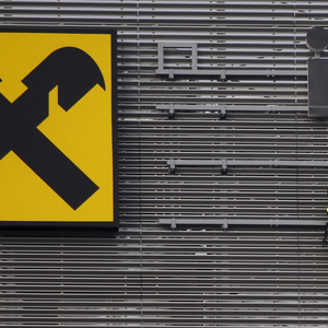 Die Aktie der Raiffeisen Bank International (RBI) sackte um zwölf Prozent ab.