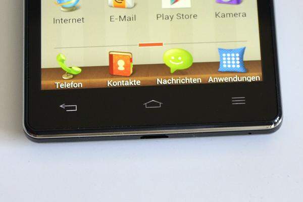 Am unteren Gehäuserand bringt LG die üblichen berührungsempfindlichen Schaltflächen unter, die aufleuchten, wenn sie aktiv sind.