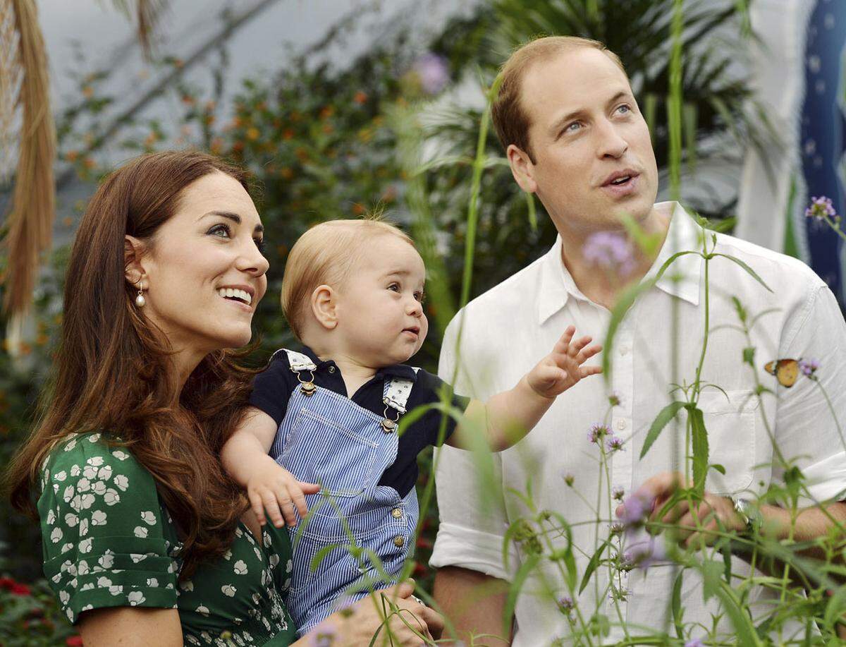 Wenn der kleine Prinz George in die Grundschule wechselt, zieht die Familie wieder nach London zurück. Angeblich sollen der Duke und die Duchess of Cambridge ihren Ältesten bei einer elitären Schule in der britischen Hauptstadt angemeldet haben. 