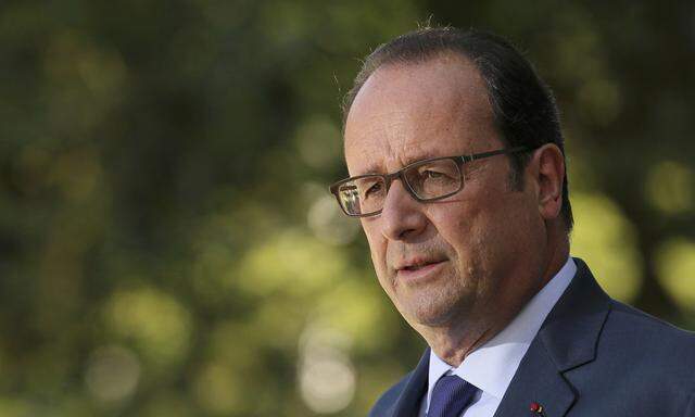 French President Hollande delivers a speech after a meeting with European social democratic leaders at the castle of La Celle Saint-Cloud, near Paris