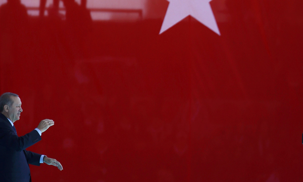 Recep Tayyip Erdoğan nimmt bei seinen Rundumschlägen nun auch Angela Merkel persönlich ins Visier. 