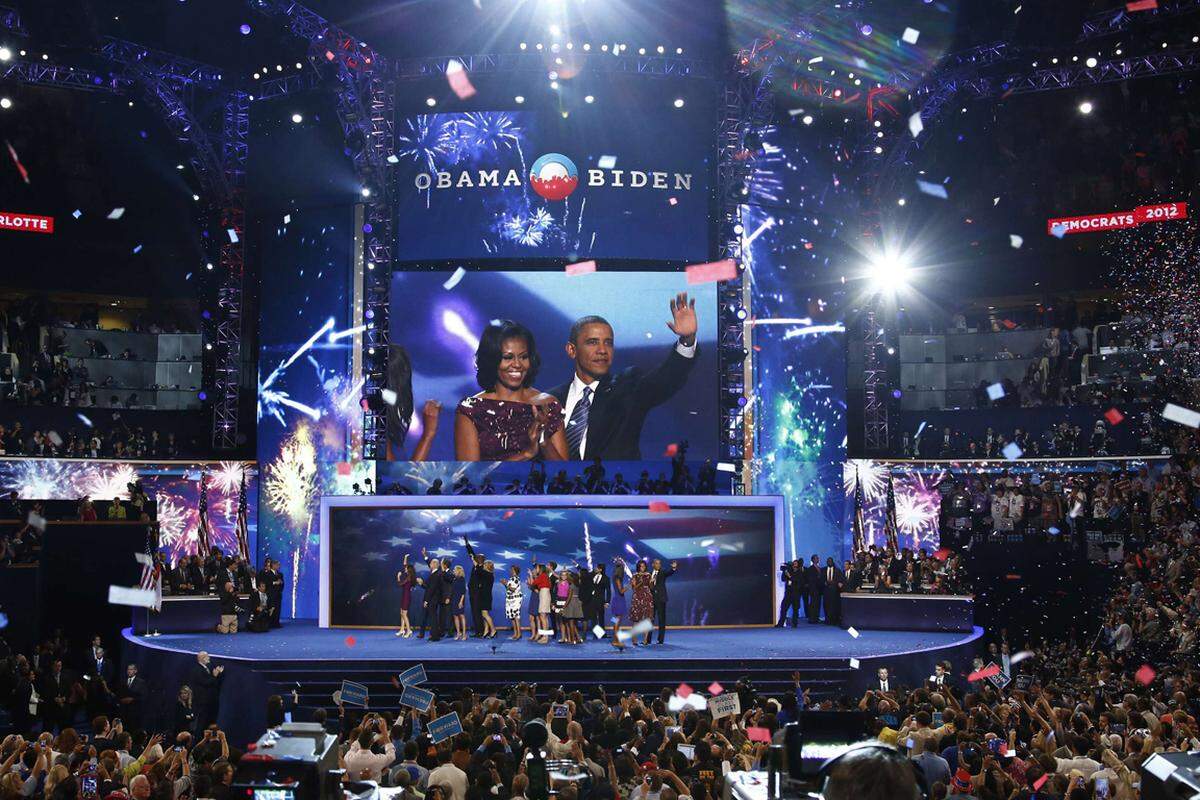 Nach den Republikanern in der Vorwoche haben nun auch die Demokraten ihre pompöse Krönungsshow gefeiert. Beim Parteitag in North Carolina ist Präsident Barack Obama offiziell zum Kandidaten für die Wahl am 6. November nominiert worden.