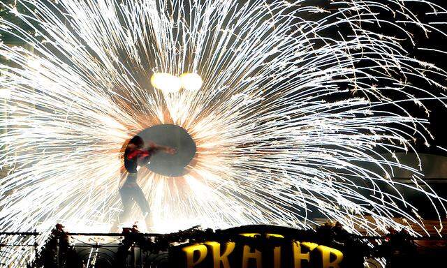 FEUERSHOW ZUM JAHRESWECHSEL 2009/2010 BEIM WIENER RIESENRAD