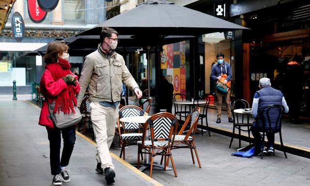 Fußgänger in Melbourne, Victoria, Ende Oktober nach der Lockerung der Corona-Beschränkungen.