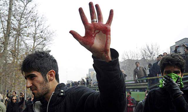 Weitere Zusammenstöße und Festnahmen prominenter Regimekritiker im Iran.