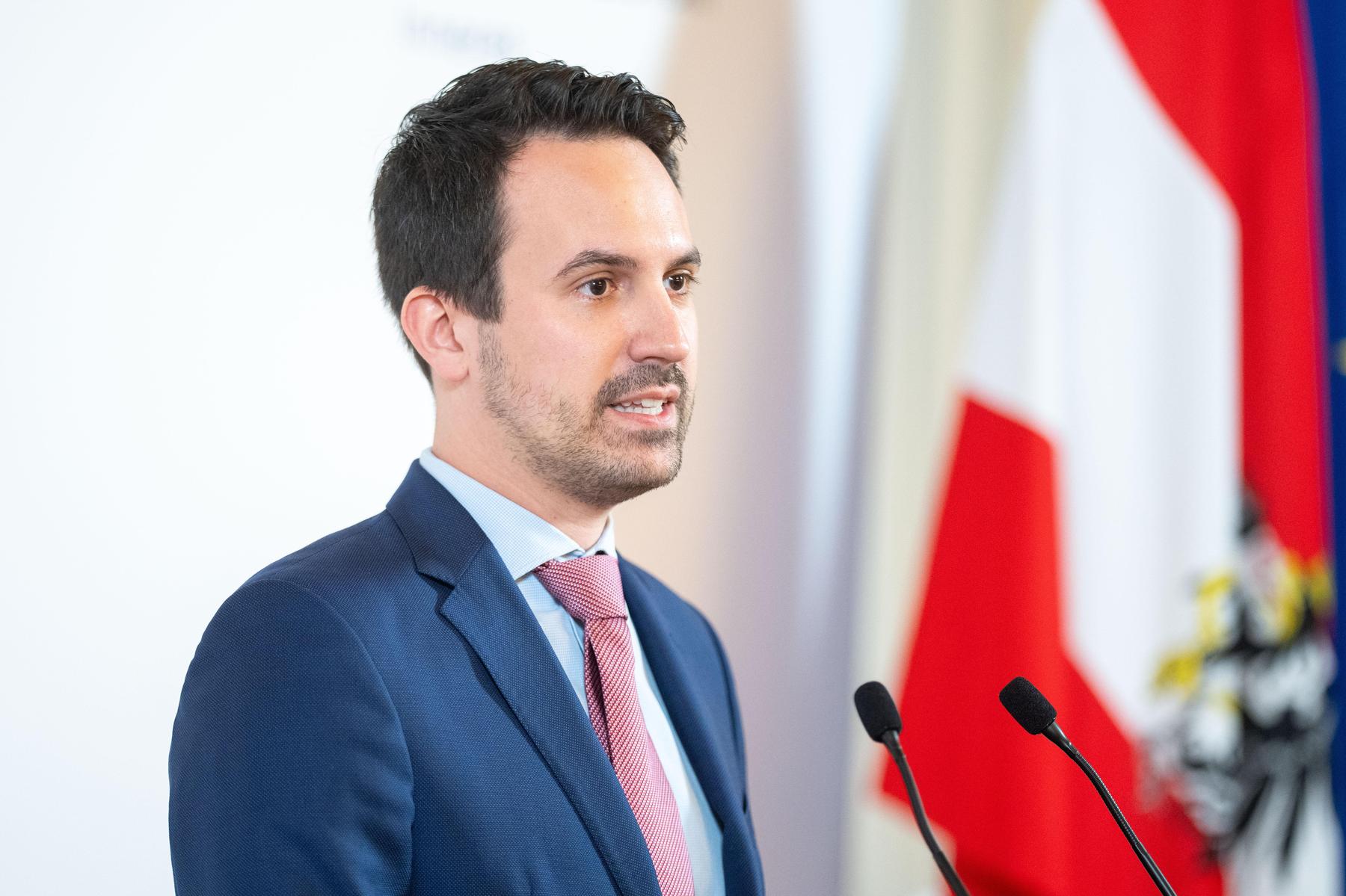 Wiederkehr kündigt neue Regeln für Privatschulen an