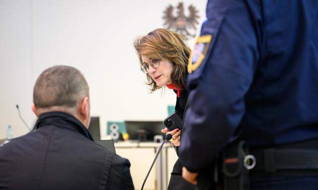 Der Angeklagte und seine Anwältin Astrid Wagner.