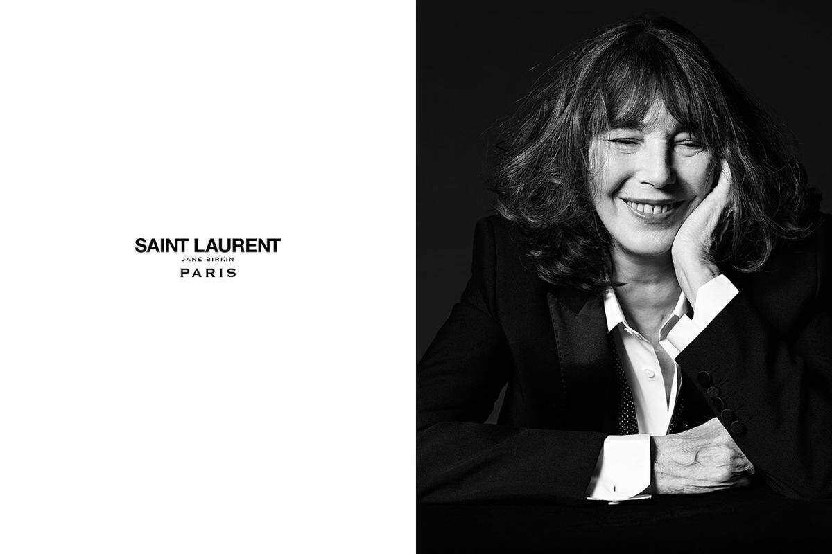 Die 69-Jährige kann sich im Smoking, den Saint Laurent bereits seit 1960 designt, sehen lassen.